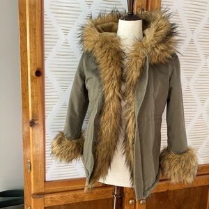 Faux Fur Trimmed Olive Green Parka
